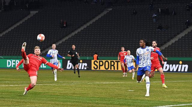 1642665387047080740.jpg 只会吃饭睡觉打拜仁,门兴竟被德乙保级队3球淘汰