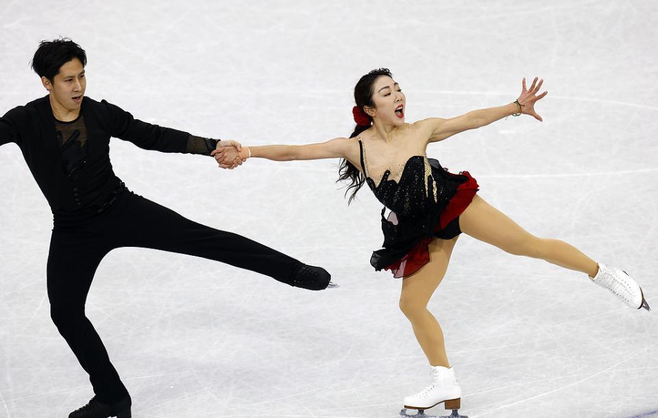 带伤出战失误摔倒，隋文静含泪道歉：辜负大家期待！韩聪暖心安慰